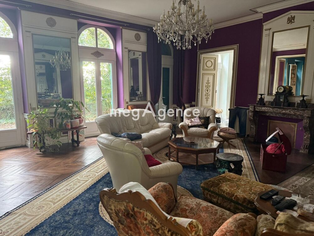 Rare sur le secteur, Manoir du 19ème siècle situé dans un écrin de verdure, coup de coeur assuré par cette belle demeure