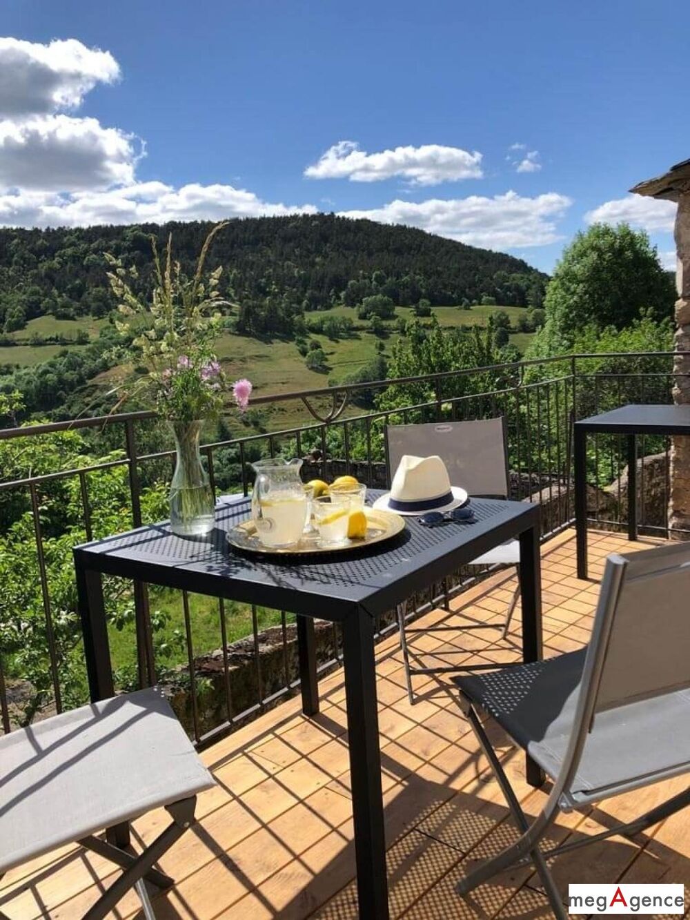 Cévennes  Grande maison en pierre avec vue panoramique