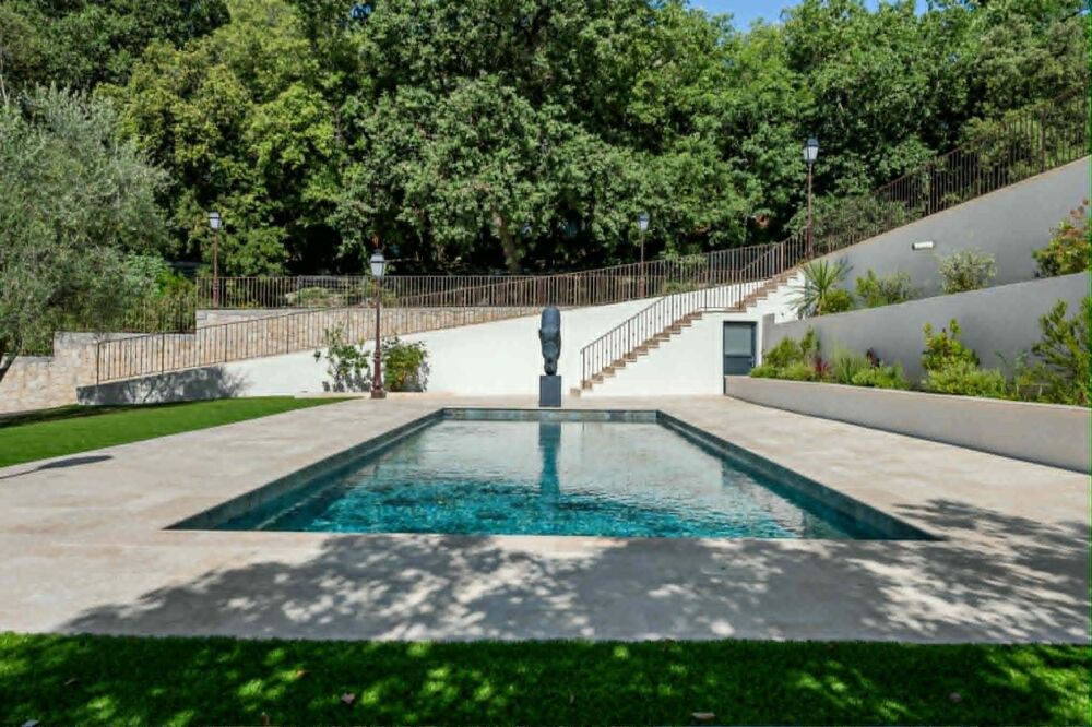 VILLA RENOVEE de 300M2 - 06330 ROQUEFORT-LES-PINS