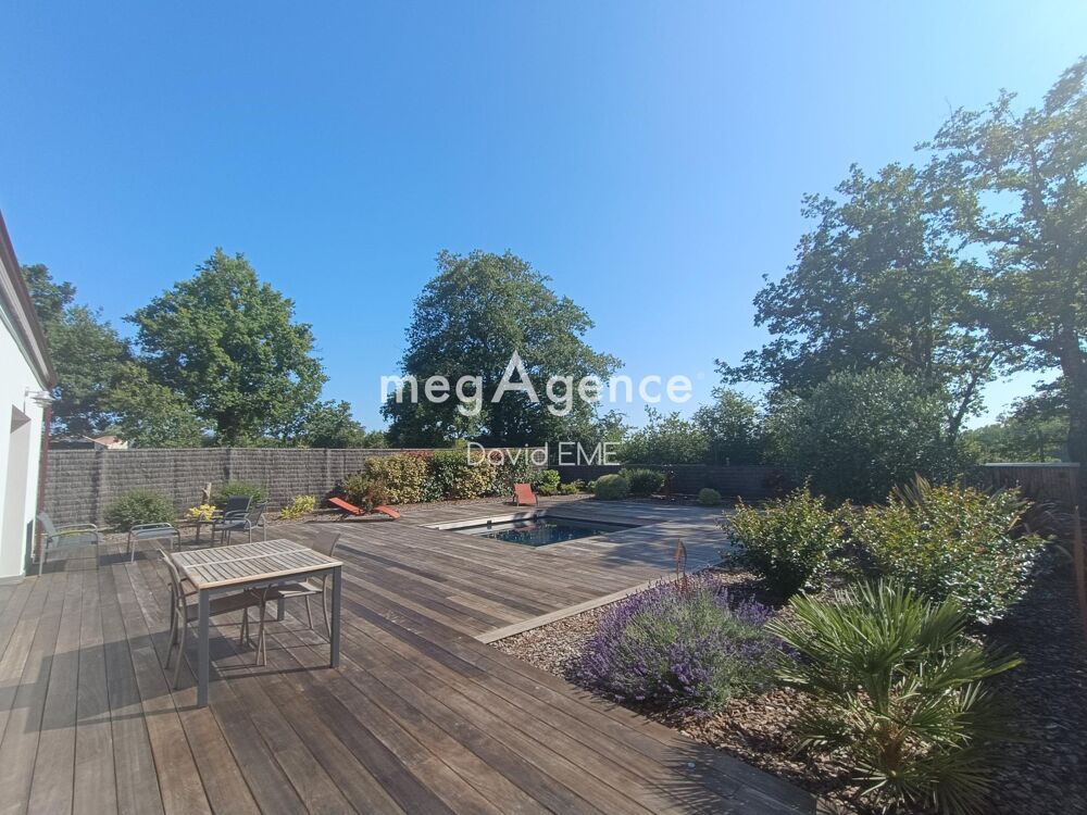 5 Pièces, 3 chambres, 104 m2, piscine, AIZENAY