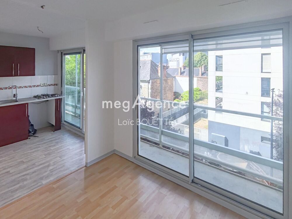 PLACE DE BRETAGNE, APPARTEMENT AVEC BALCON