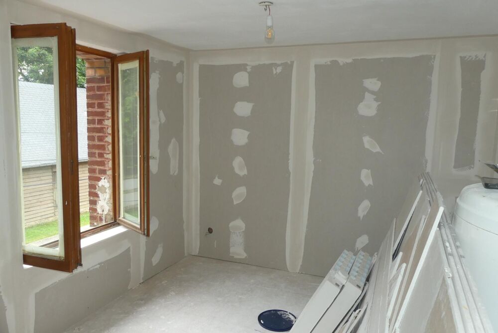 Vente Appartement Aumale :  Investisseurs, Immeuble composé de 2 appart, 4 studios. Marques