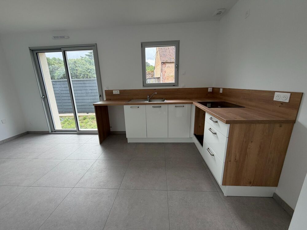 Maison neuve avec garage et jardin