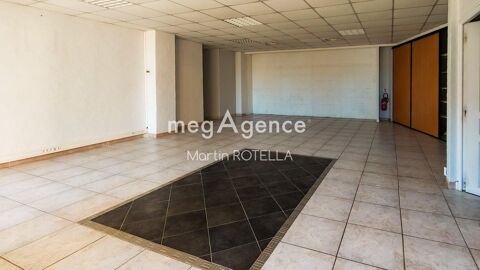 Local 110 m&sup2; � 2 lots 77m2 + 33m&sup2; Id&eacute;al bureaux, services ou commerce � Secteur recherch&eacute; Fr&eacute;jus 416000 83600 Frejus