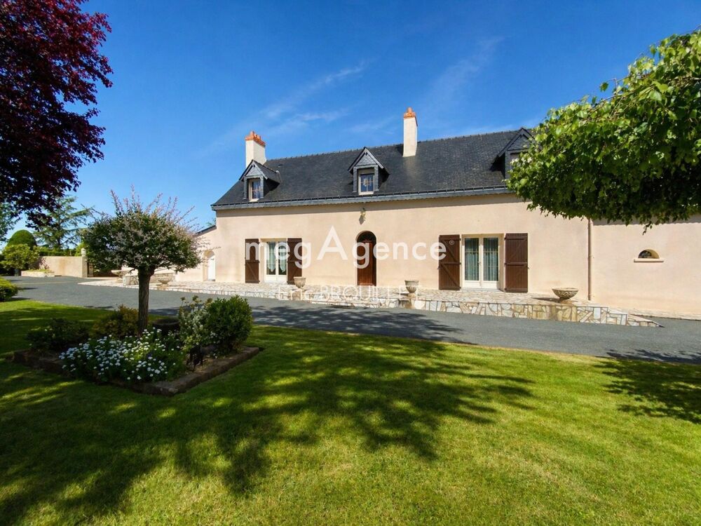 Maison avec dépendances et terrain jusquà 6 ha