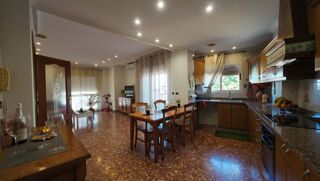  Maison � vendre 5 pi�ces  Almorad�