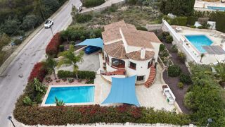  Villa � vendre 4 pi�ces 205 m� Alcalal�