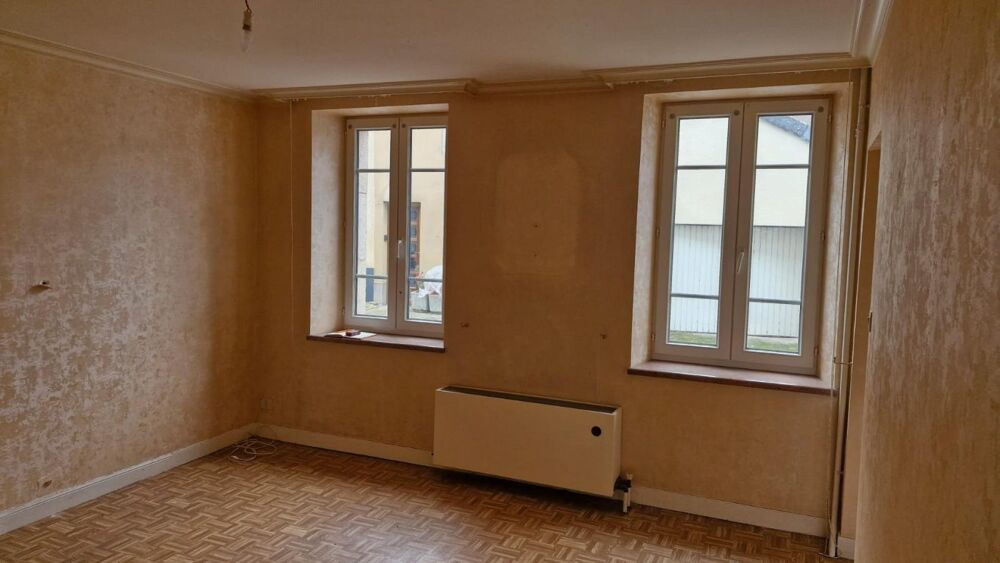 Maison de village avec garage sur terrain à 150m