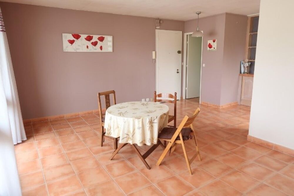 Appartement de trois pièces!