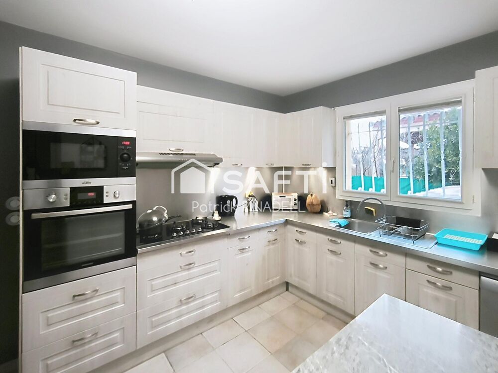 Vente Maison Maison d'habitation T5 de 135 m², garage, cuisine d'été, piscine, panneaux photovoltaïques, deux salles d'eau Latour-de-france