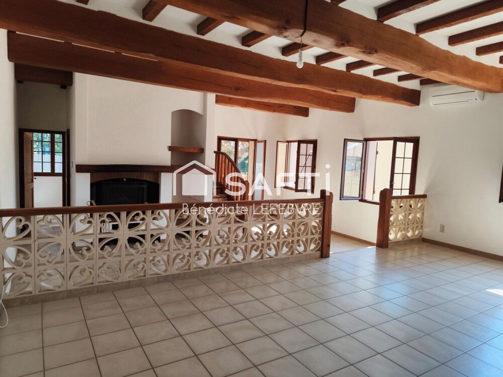 Maison familiale garage, terrasses et jardin arboré