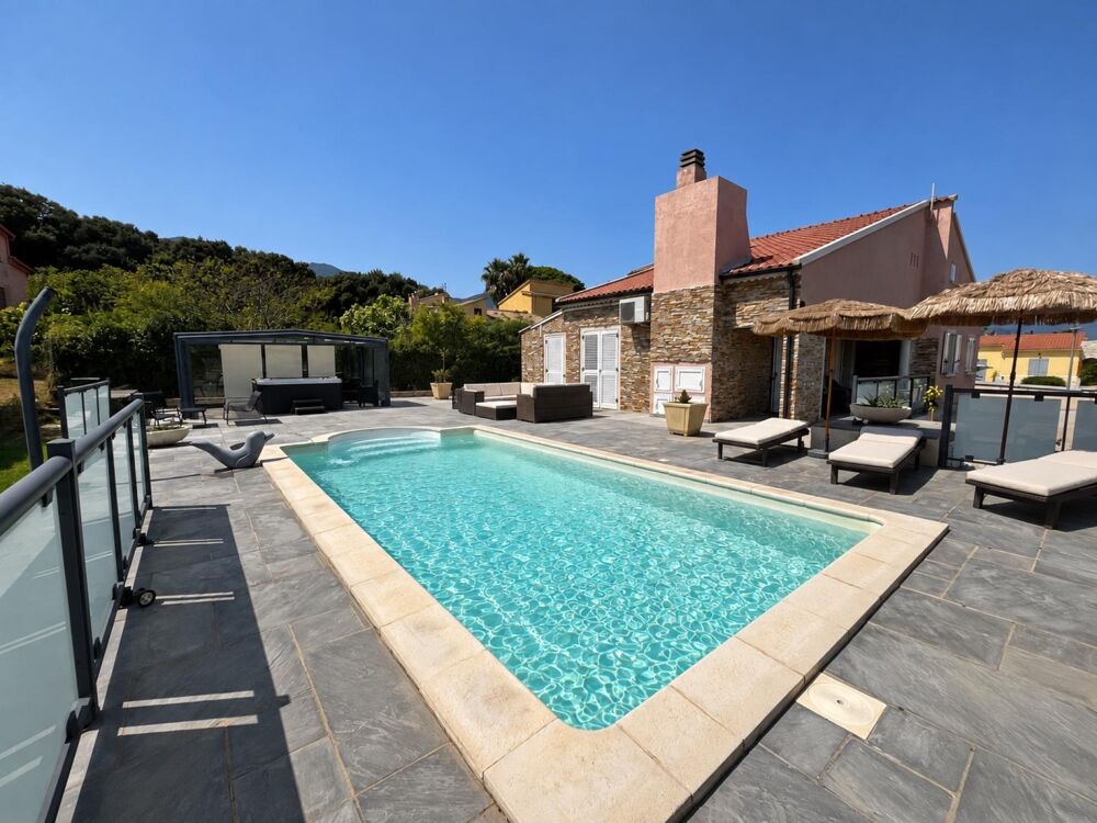 VILLA DE 187 M² AVEC PISCINE ET JACUZZI  LES COLLINES DE BIGUGLIA