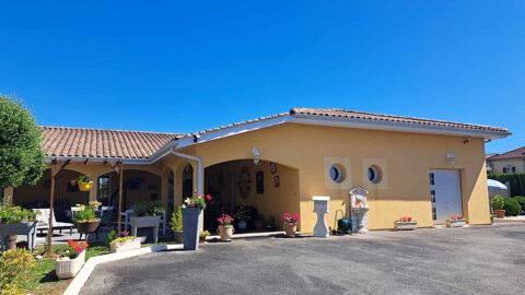   Maison individuelle de plain-pied T6 de 174 m² environ sur un terrain de 1118m², un garage pour 2 roues de 9m² , grande courgoud Maison - 6 pièce(s) - 174 m²
