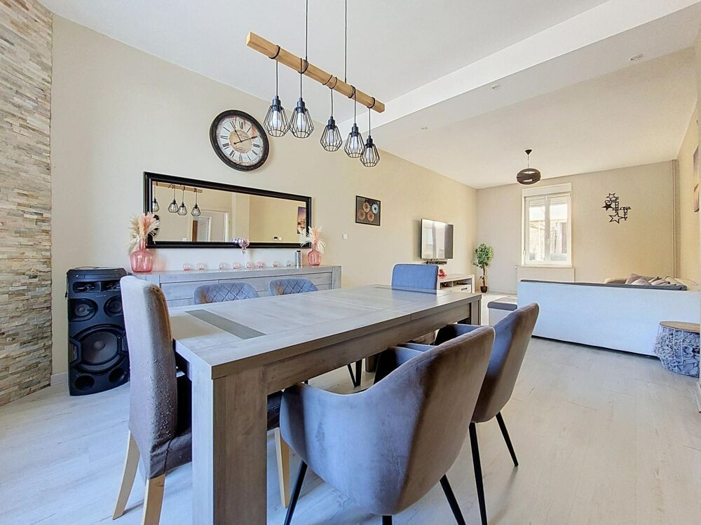 Vente Maison Maison de village aux beaux volumes avec jardin, dépendance et garage. Malaucourt-sur-seille
