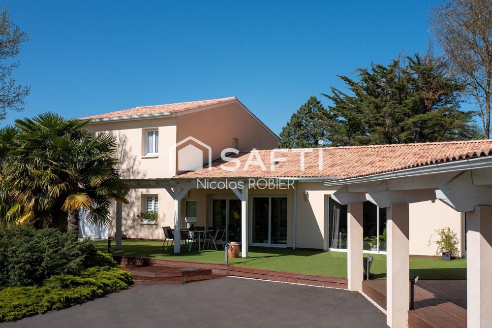 Vente Maison Maison spacieuse et conviviale avec piscine Aigondigne