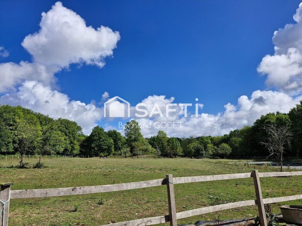 Maison 9 pièces 250 m² · à Terres de Haute Charente · 250 m² · 342 000 €