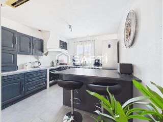 Vente Maison PAVILLON 139 M² – 5 CHAMBRES – PISCINE – QUARTIER RÉSIDENTIEL CALME À GRAY Gray