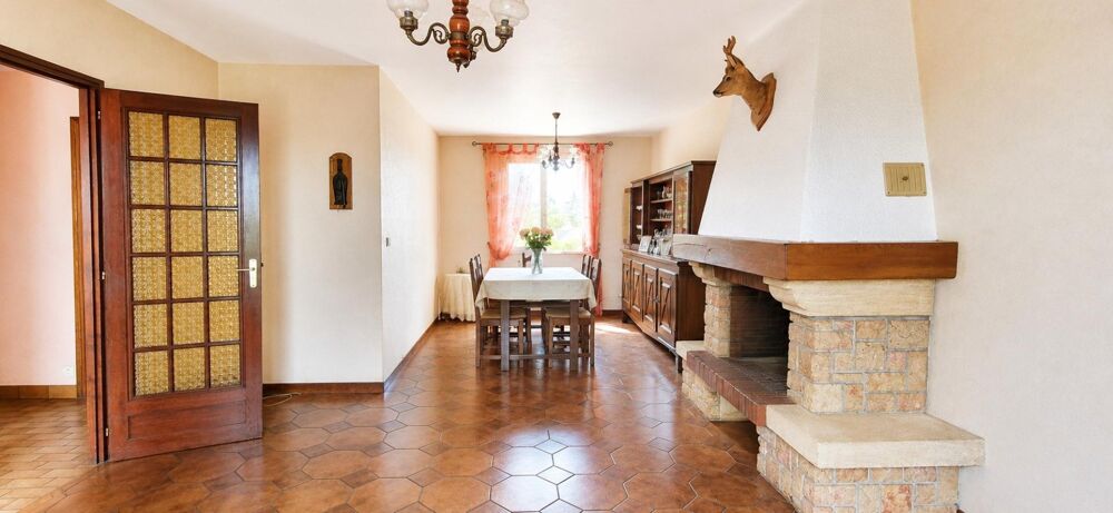 Maison familiale avec jardin à Échiré