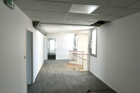   Bureaux de 47 m2 en RDC rénové à la vente ou à la location 