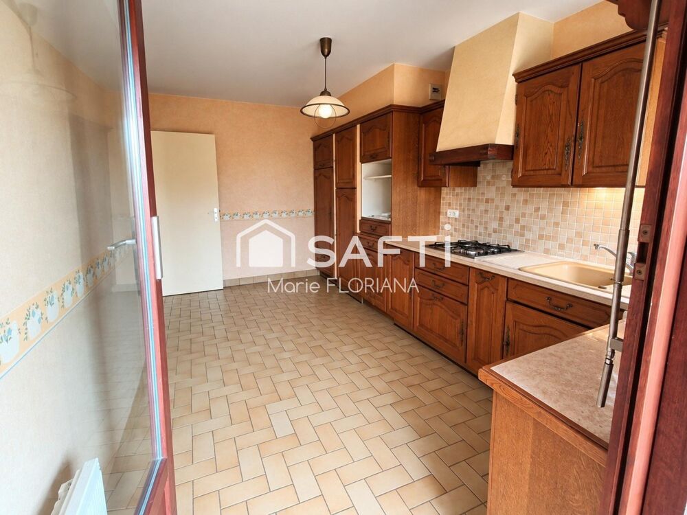 Vente Appartement Appartement T4 de 85 m² avec garage, cave et deux balcons Oyonnax