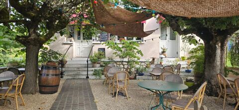   Local commercial restaurant, terrasse, appartement 