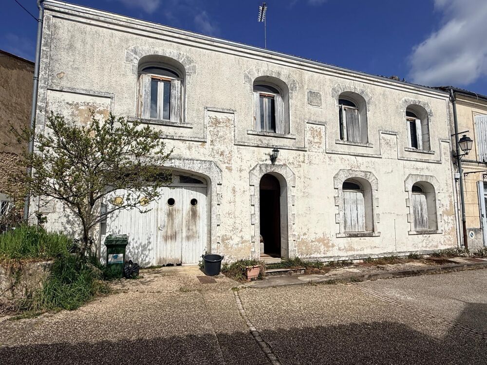 Maison T6 d'environ 127 m2 avec garage attenant à rénover entièrement