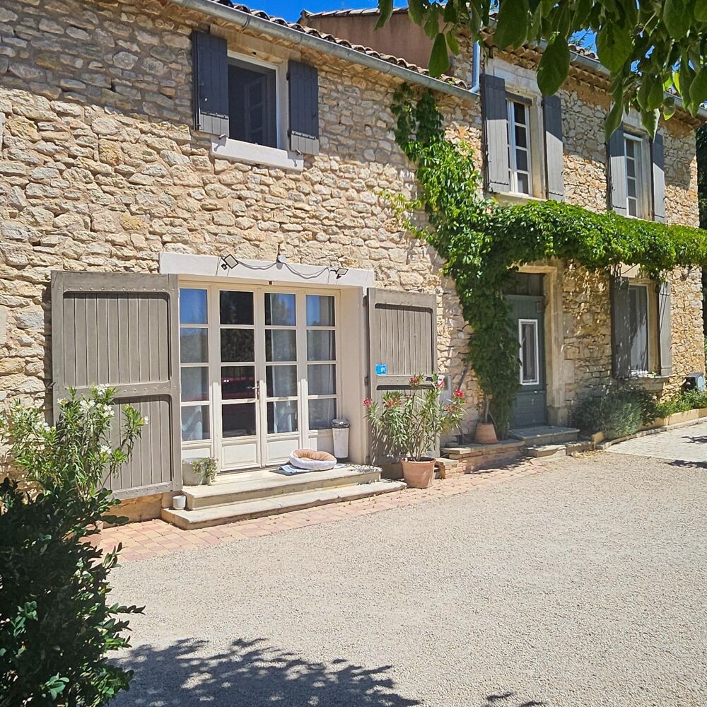 Authentique maison de caractère avec piscine au coeur du Luberon