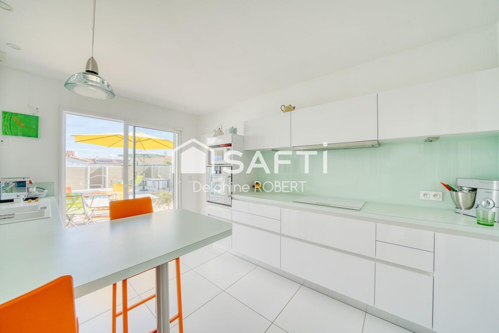 Vente Maison Plain-pied contemporain avec piscine aux prestations soignées Corme-royal