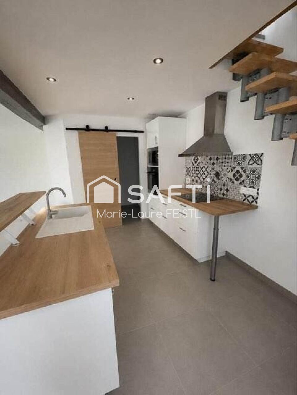 Charmante maison avec garage et terrasse