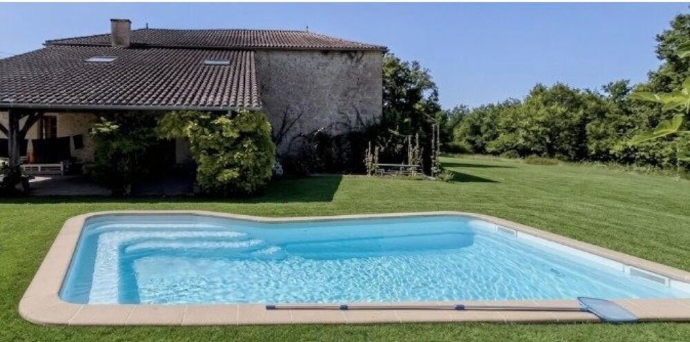 ancien corps de ferme en grande partie rénové, une grande pièce de vie de 60m² environ, d'une suite parentale, d'une salle d'eau