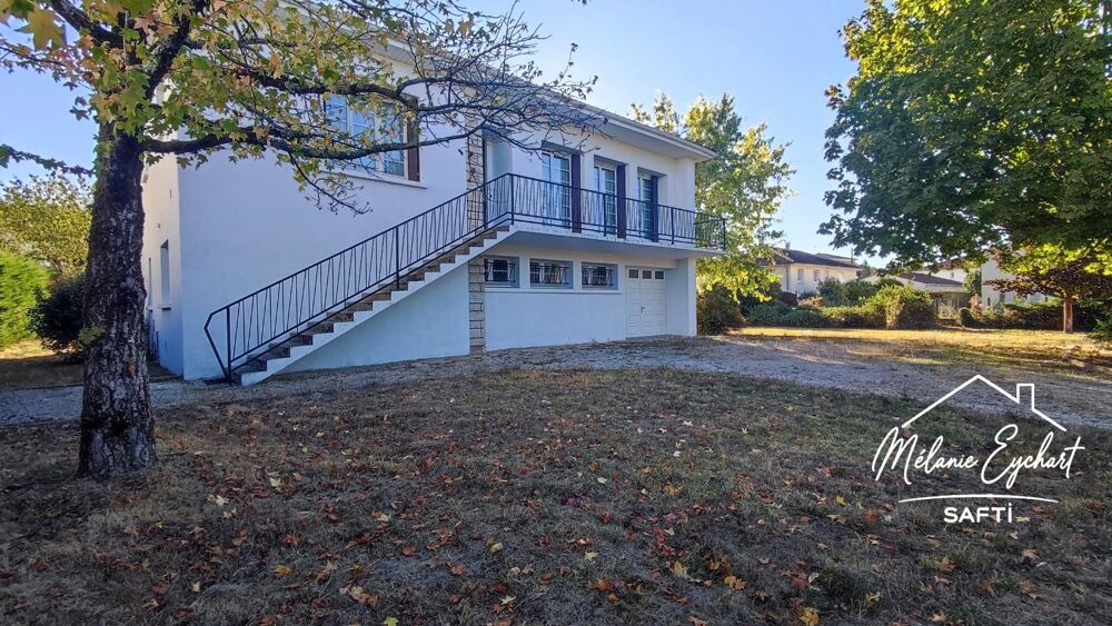 Maison de 113 m² habitables avec rez-de-jardin de même superficie  Terrain de 1 536 m²  La Rochefoucauld