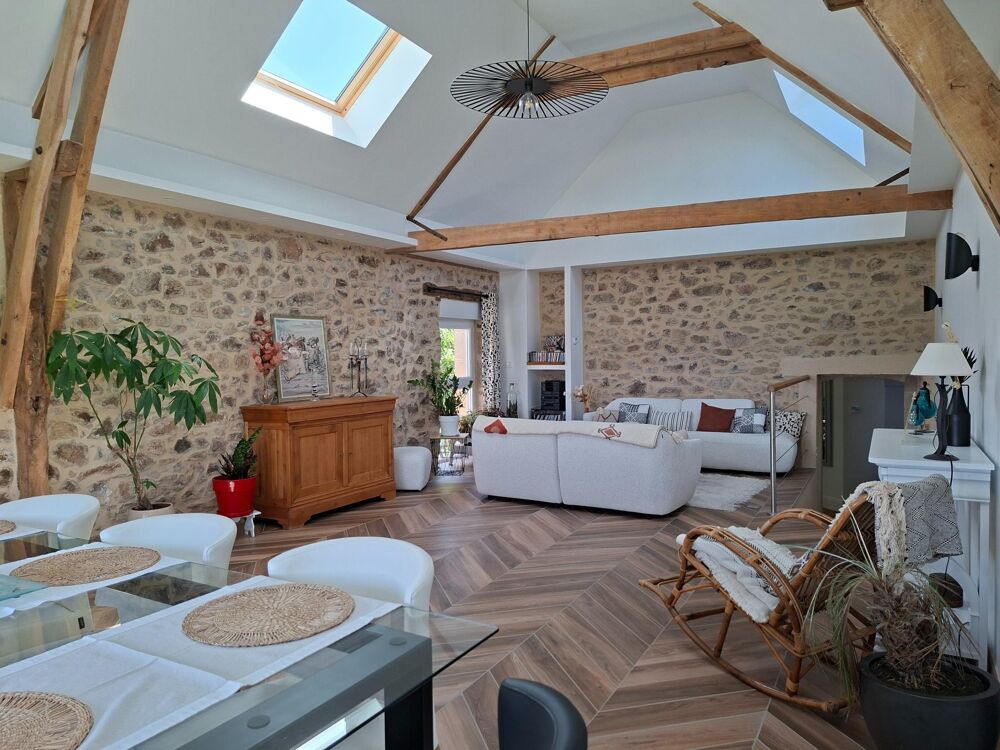 Située à Privezac, un petit village de l'Aveyron, à 3mn de l'axe Rodez/Villefranche de Rouergue et à 30mn de l'aéroport de Rodez