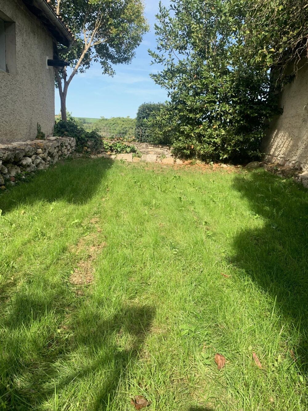 MAISON EN PIERRE CONFORTABLE AVEC CAVE ET JARDIN
