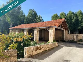 Vente Immeuble Ensemble immobilier pour investisseur. 10 logements Saint-jean-d'angely