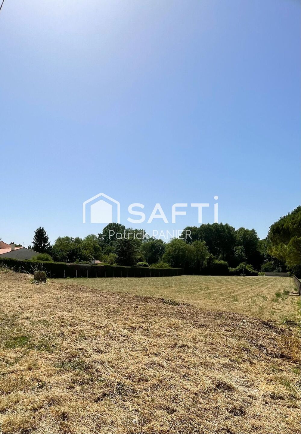 Vente Terrain Découvrez ce magnifique terrain de 3 215 m² situé à Dampierre-sur-Boutonne, dans un environnement paisible et verdoyant, idéal p Dampierre-sur-boutonne