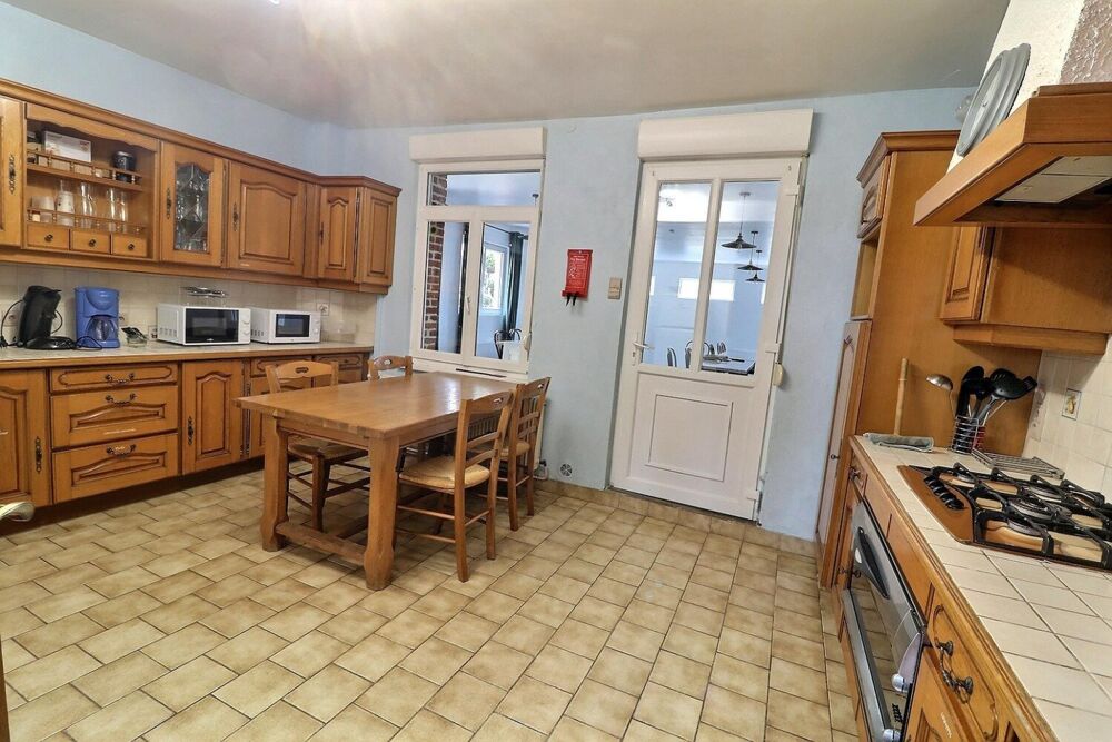 Vente Maison Ensemble de batis avec 431 m2 habitables, 15 chambres, 6 salles d'eau, dépendances 30m2 et 43 m2, 1455 m2 de parcelle! Le quesnoy