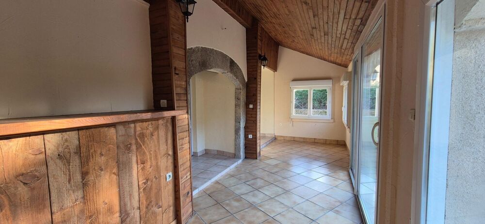 Vente Maison Charmante maison en pierre de 325m². Calme, espace et authenticité au cœur de la nature. Prondines