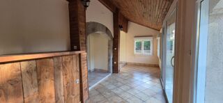 Vente Maison Charmante maison en pierre de 325m². Calme, espace et authenticité au cœur de la nature. Prondines
