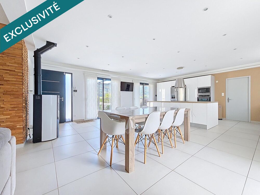 Villa contemporaine de plain-pied avec piscine, jardin et prestations haut de gamme  La Tour-sur-Orb