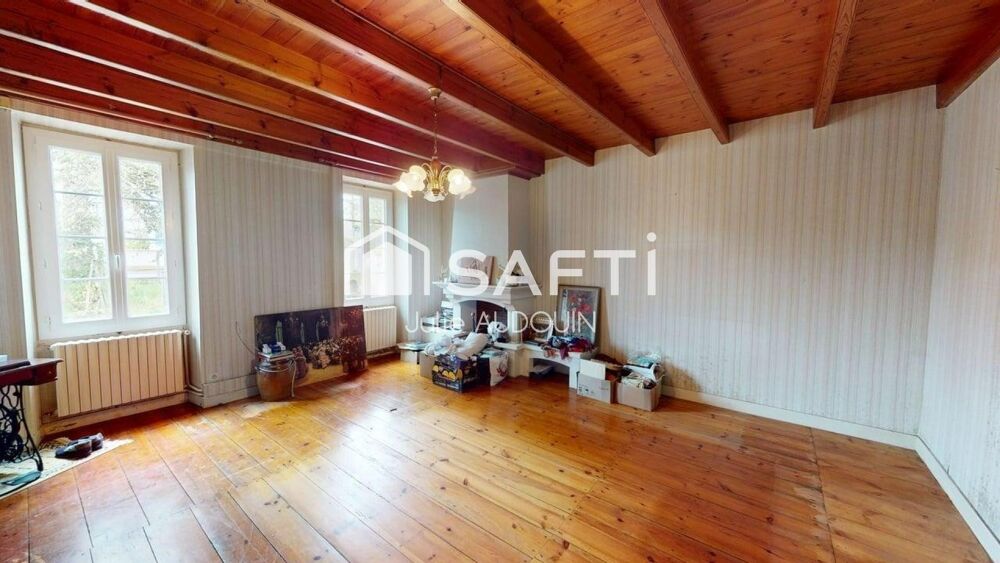 Vente Maison Propriété de caractère avec 151 m² habitables et 480 m² de dépendances à Burie Burie