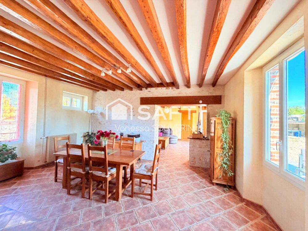 Jolie longère T6 avec grange sur 1500 m2 clos