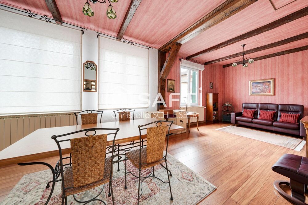 Charme et Authenticité : Grande Maison de Village de 200 m2 avec Patio