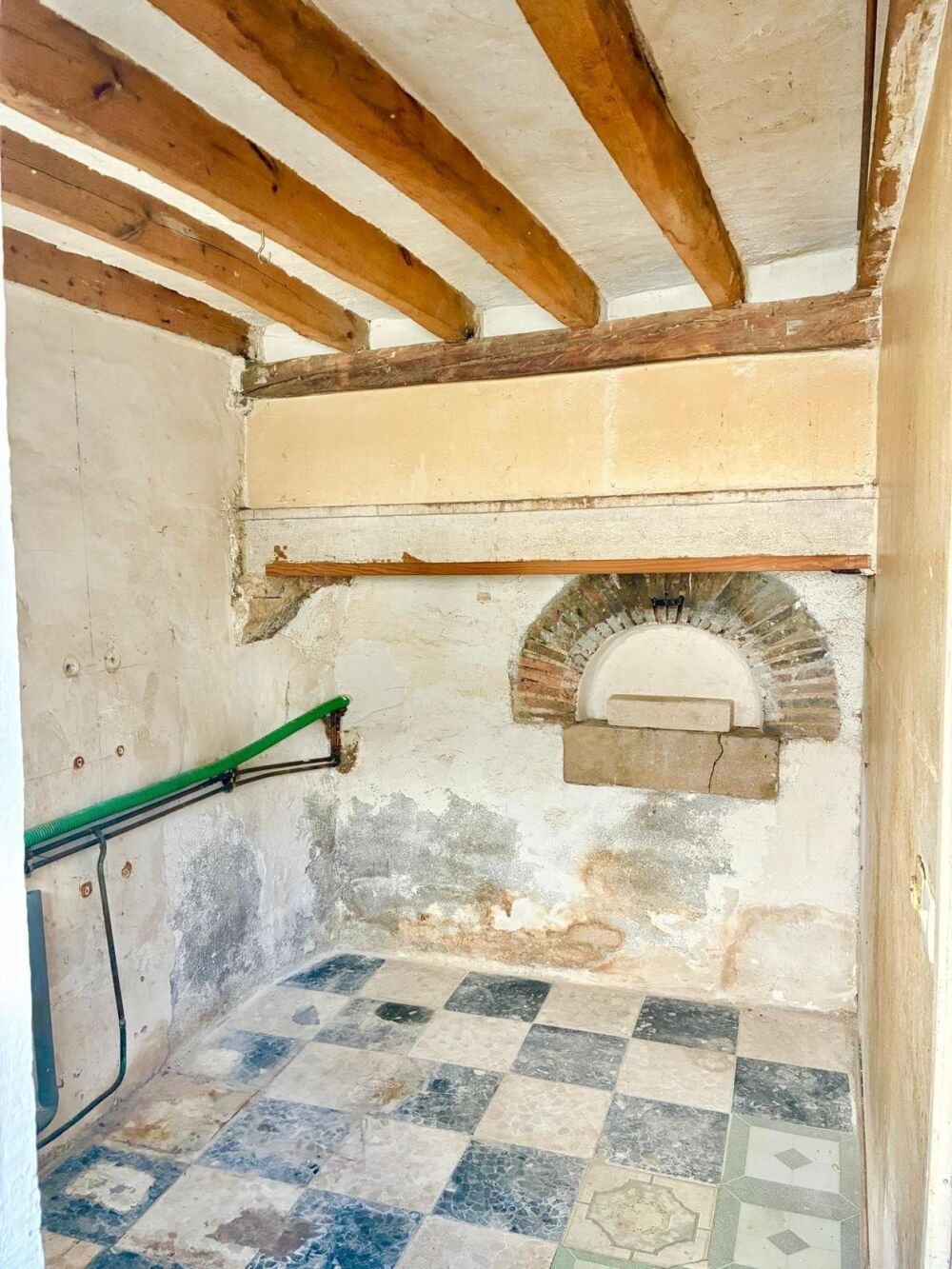 Maison de caractère en pierre avec fort potentiel