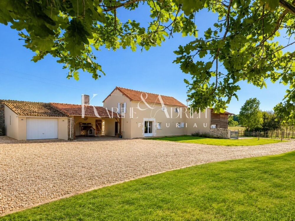 Vente Maison CHARMANTE MAISON EN PIERRE LUMINEUSE , 3 CHAMBRES ,PRÉAU,GARAGE ET ÉCURIE Puy-de-serre