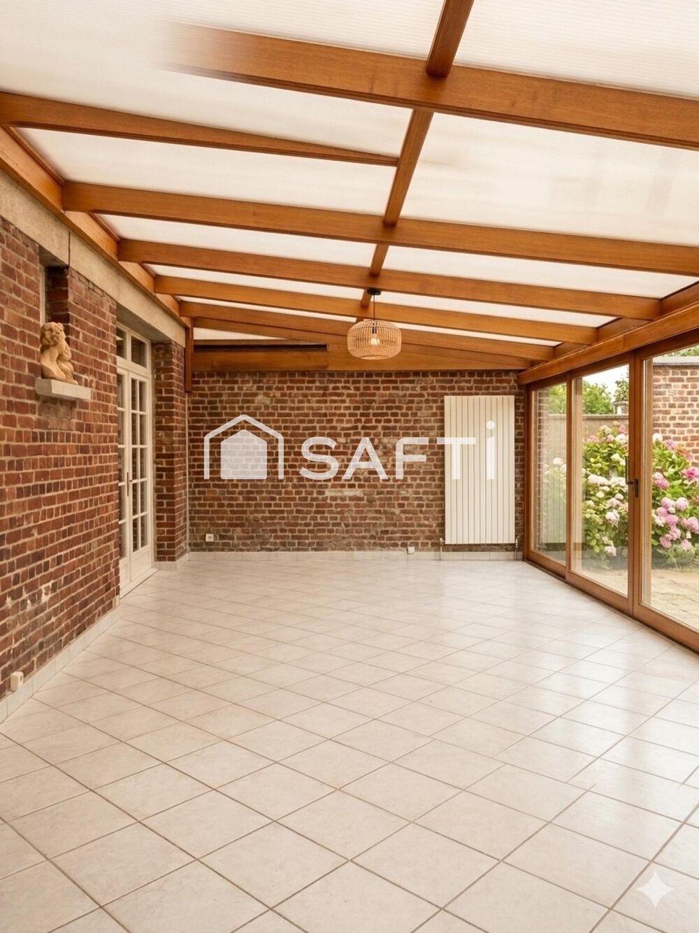 Beaux volumes pour cette maison de 179 m2 4 chambres, garage, atelier et fort potentiel !