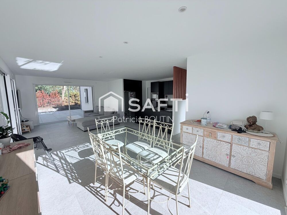 PAVILLON PLAIN PIED 4 CHAMBRES DONT UNE SUITE PARENTALE ET GARAGE A COULON !