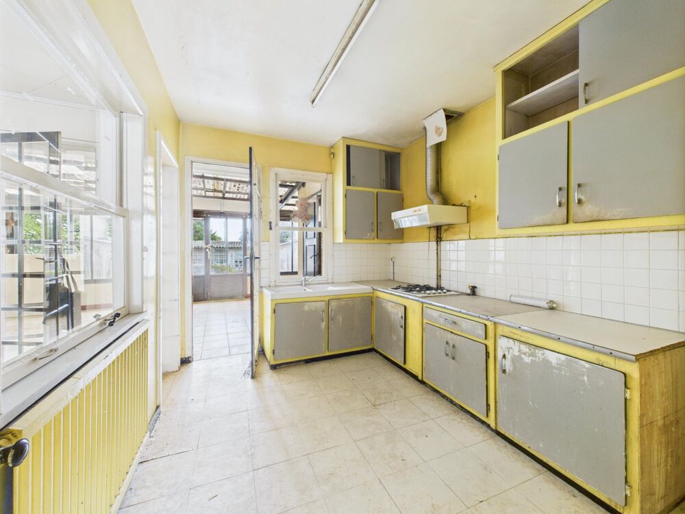 Vente Maison Maison de ville, trois chambres avec jardin et dépendance – Centre de Guîtres Guitres