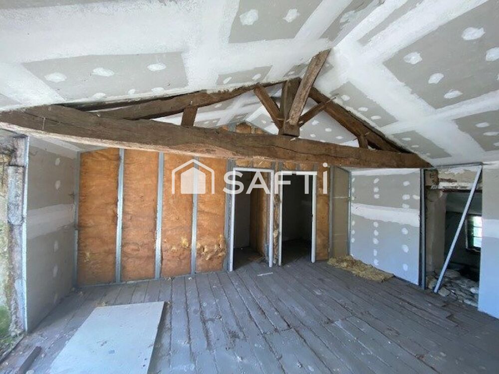 Saint Etienne de Mer Morte - Maison de 160 m² à rénover entièrement.