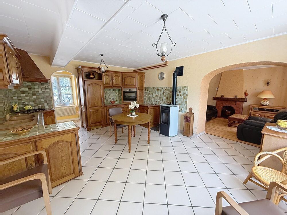 Maison de caractère 185 m² avec dépendances et terrain de 1027 m² à Colombe