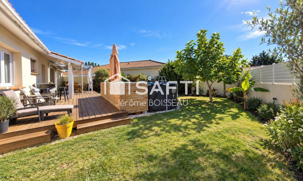 Maison familiale de plain-pied  130 m²  4 chambres  Terrain 705 m²  Garage indépendant